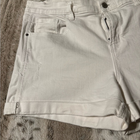 Old Navy White Distressed Denim Boyfriend Shorts - Picture 5 of 9